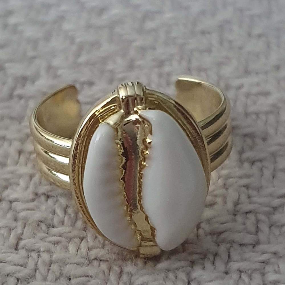 Emma & Chloe Nyiri Ring